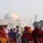 india-people-at-taj-mahal